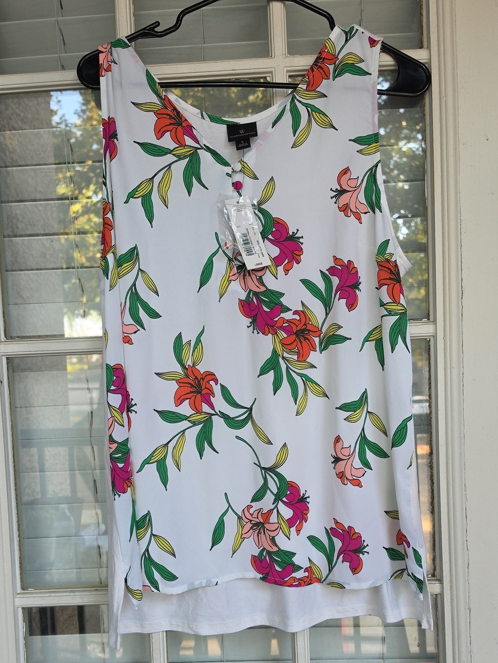 Worthington White Floral V-Neck Sleeveless Camisole